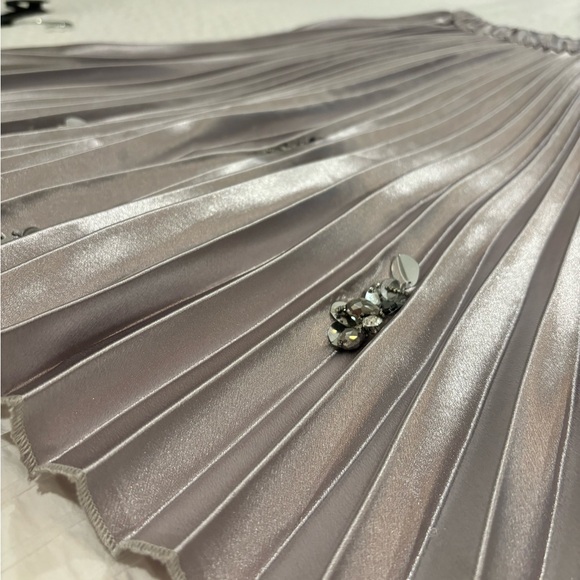 Valia Metallic Gray Pleated Midi Skirt - Picture 4 of 8